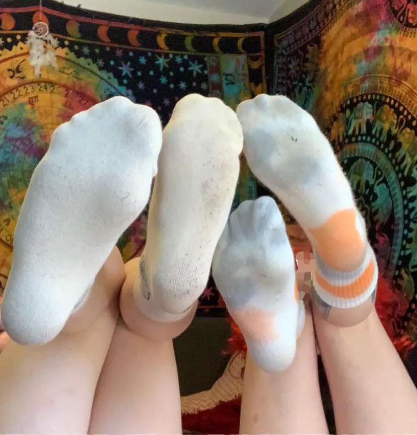 who wants to smell our stinky toes