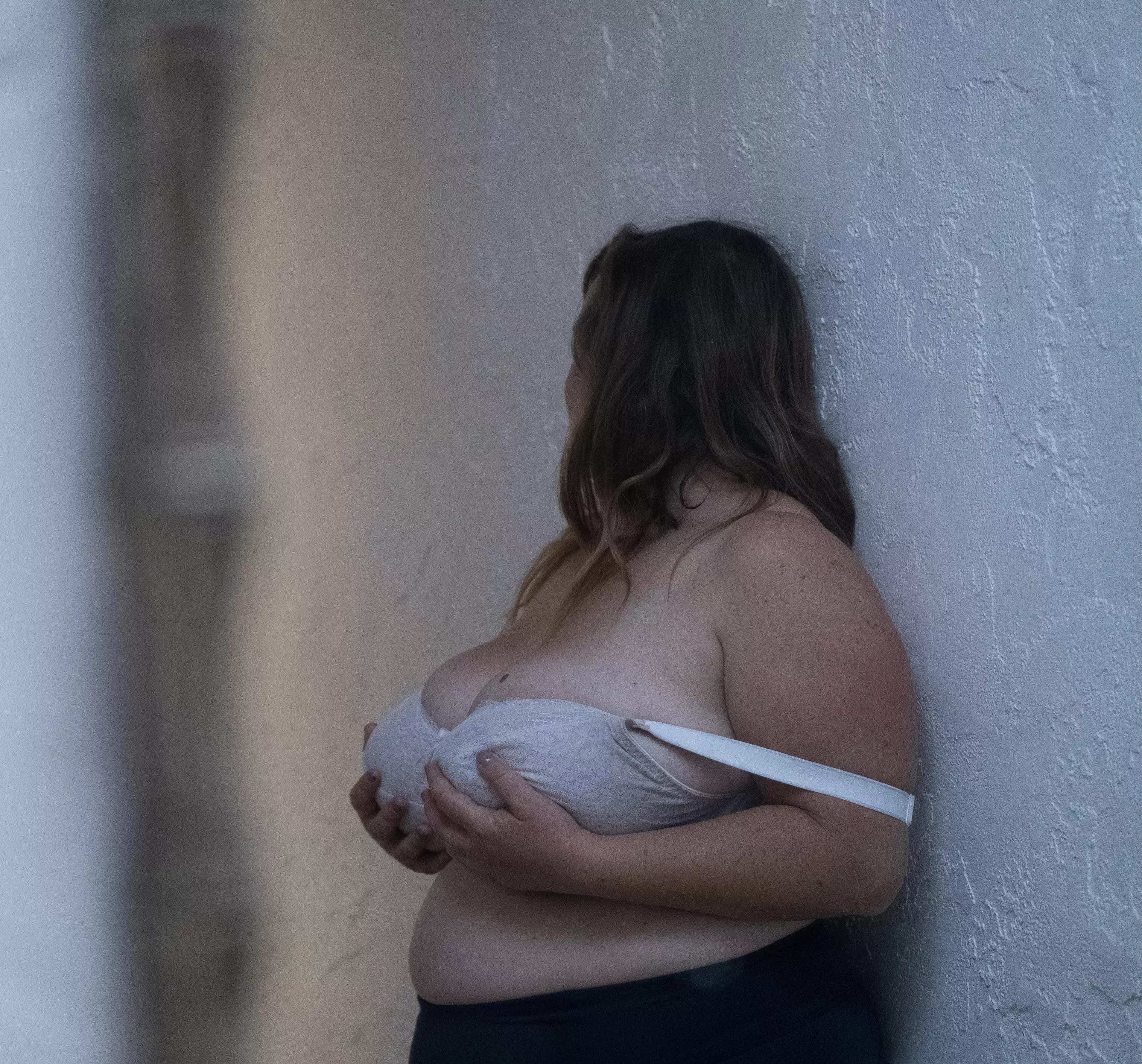 Who wants to take these clothes and fuck me against this wall ðŸ”¥