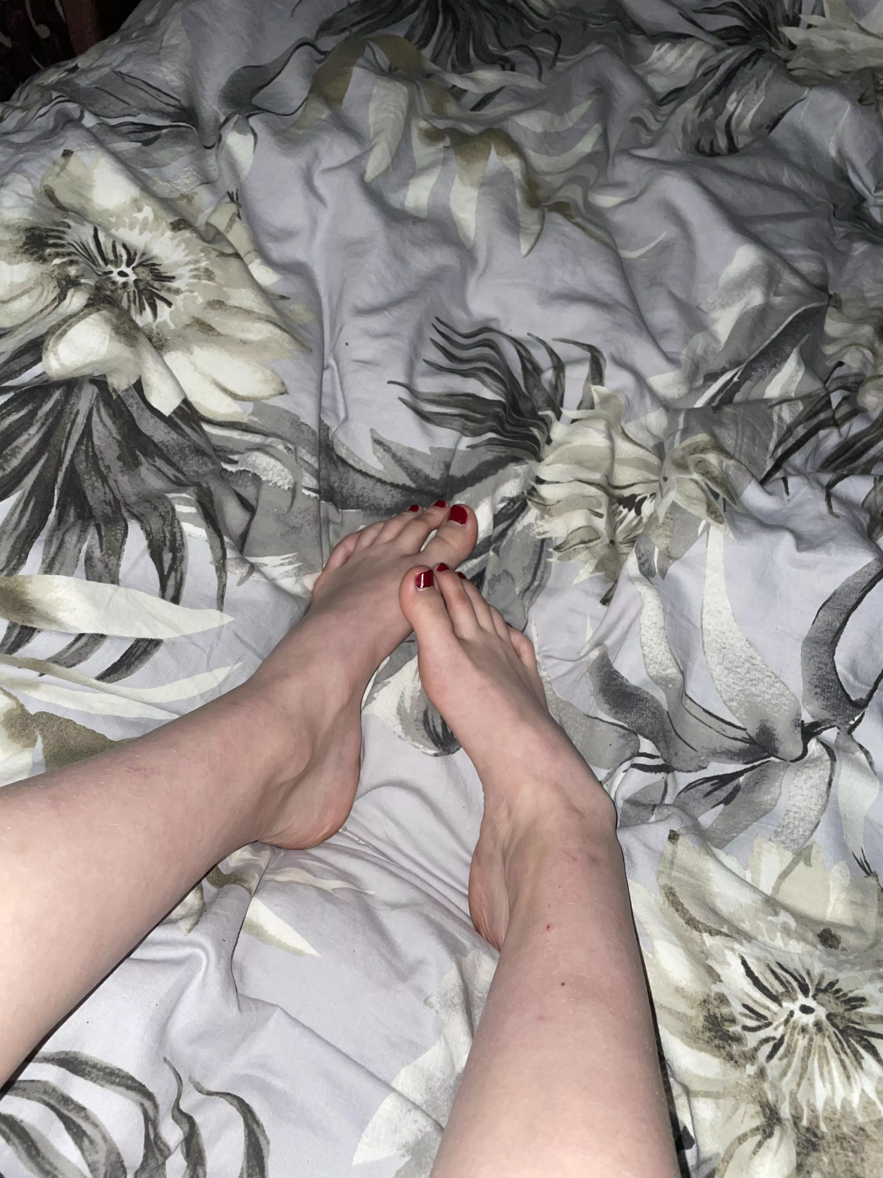 Whose little cock wants a footjob..?💕