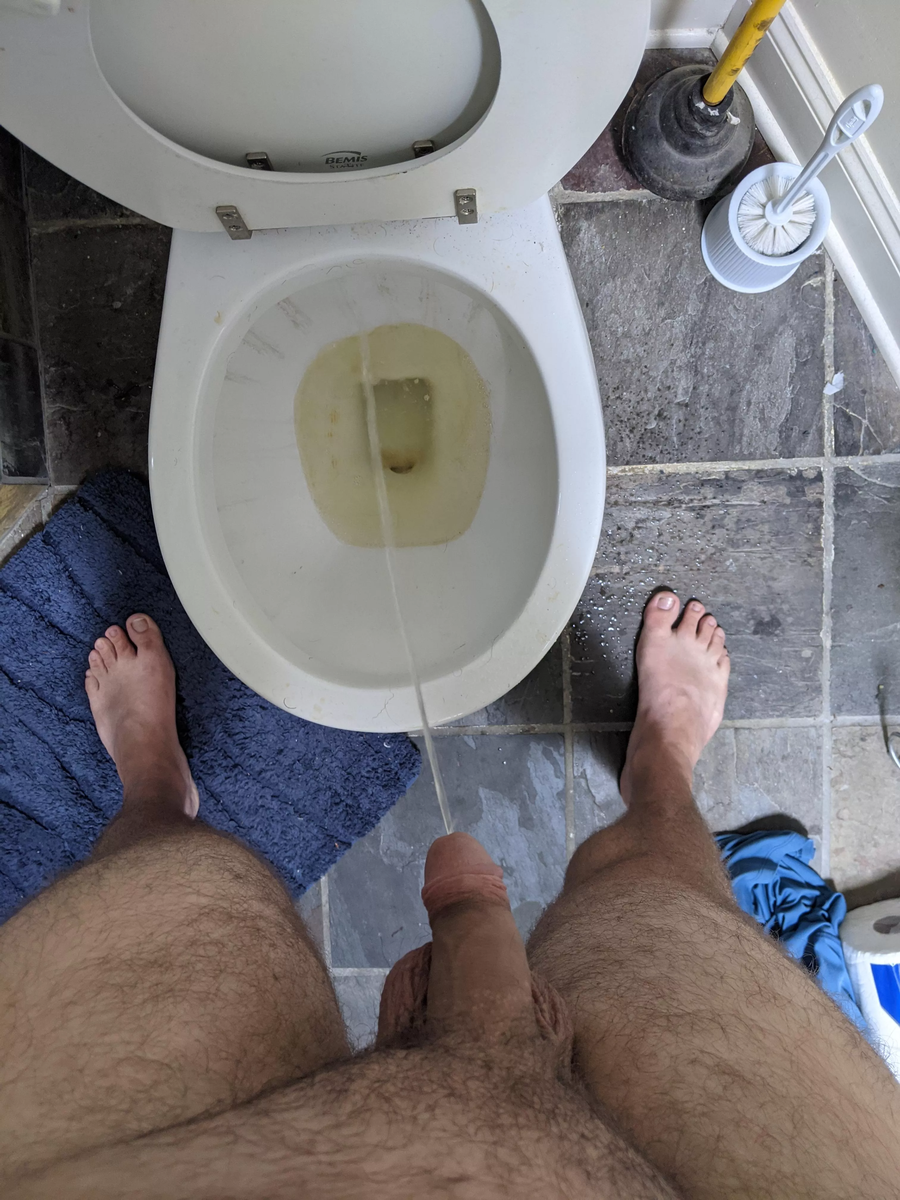 Wide stance naked piss at home. Happy Friday dudes