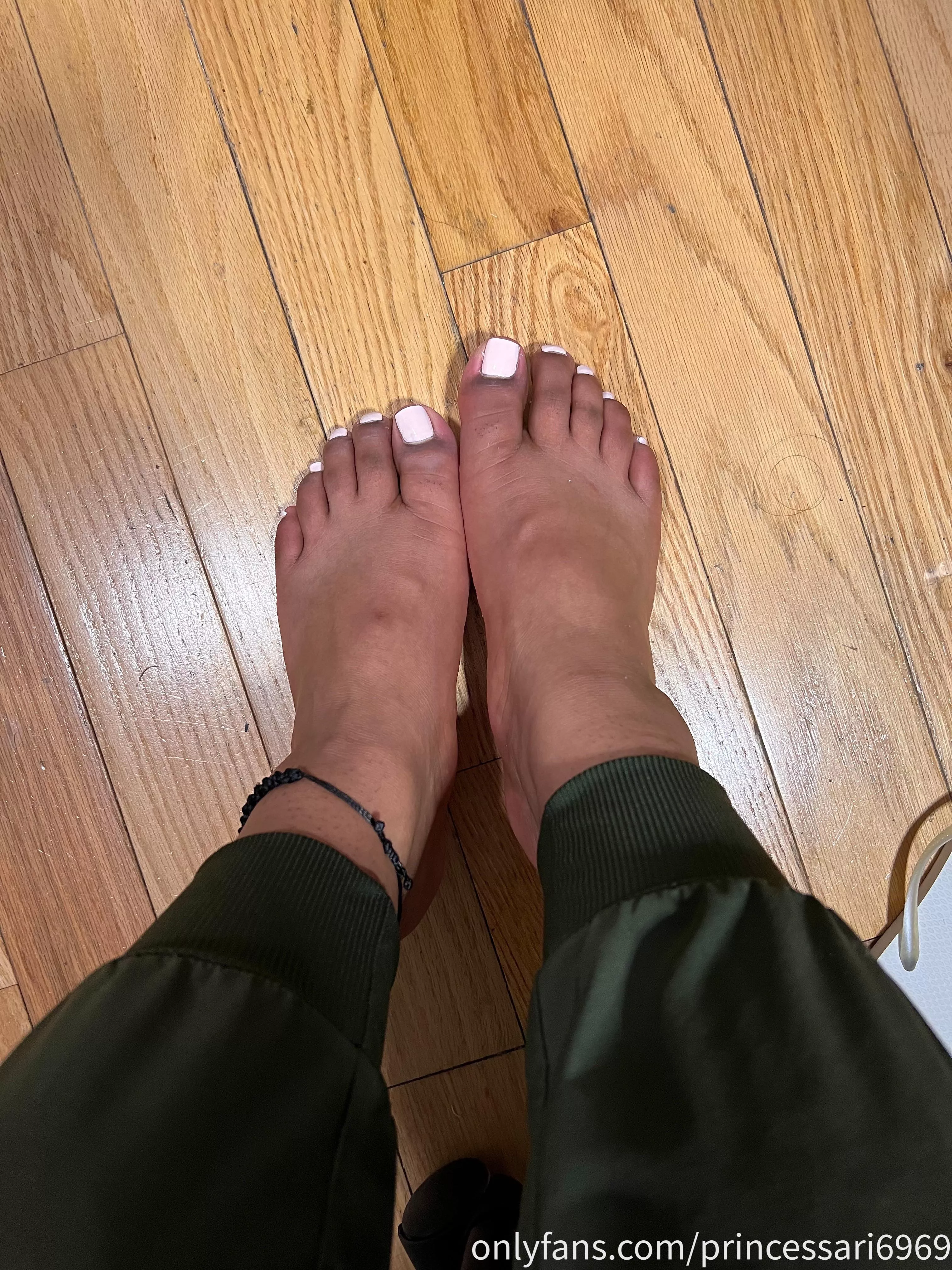 Will you break No Nut November for these toes?