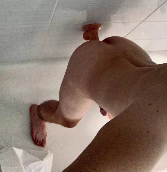 wish i had real cock fucking me in the shower 😻 easier clean up bc im a messy bitch