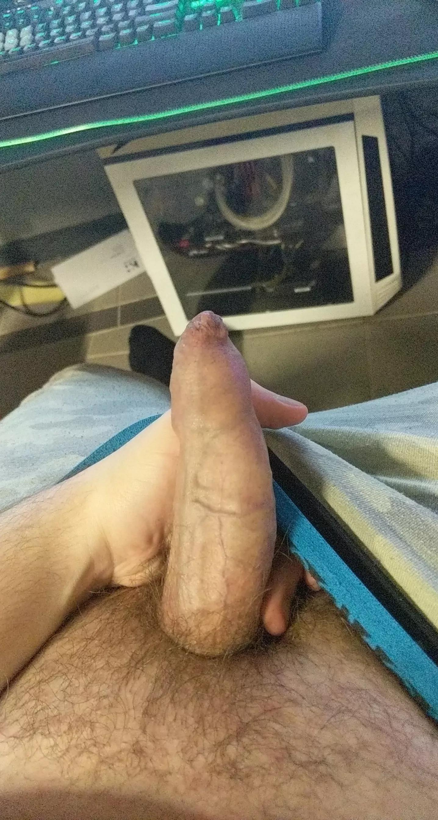 Wish I had someone here to play with me. Super horny. Who wants to join.