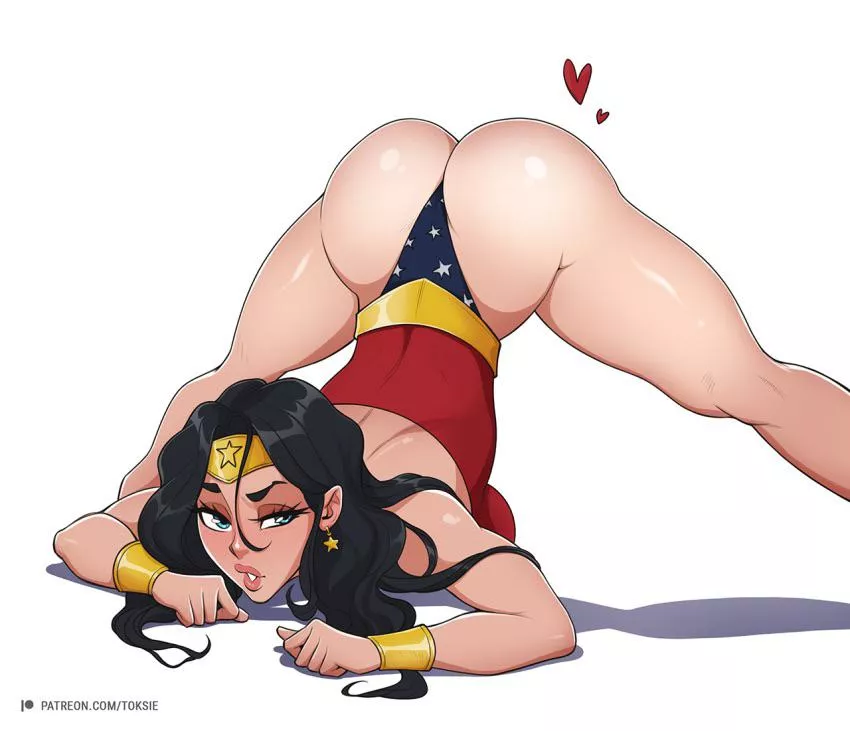 Wonder Woman posing… (toksie)