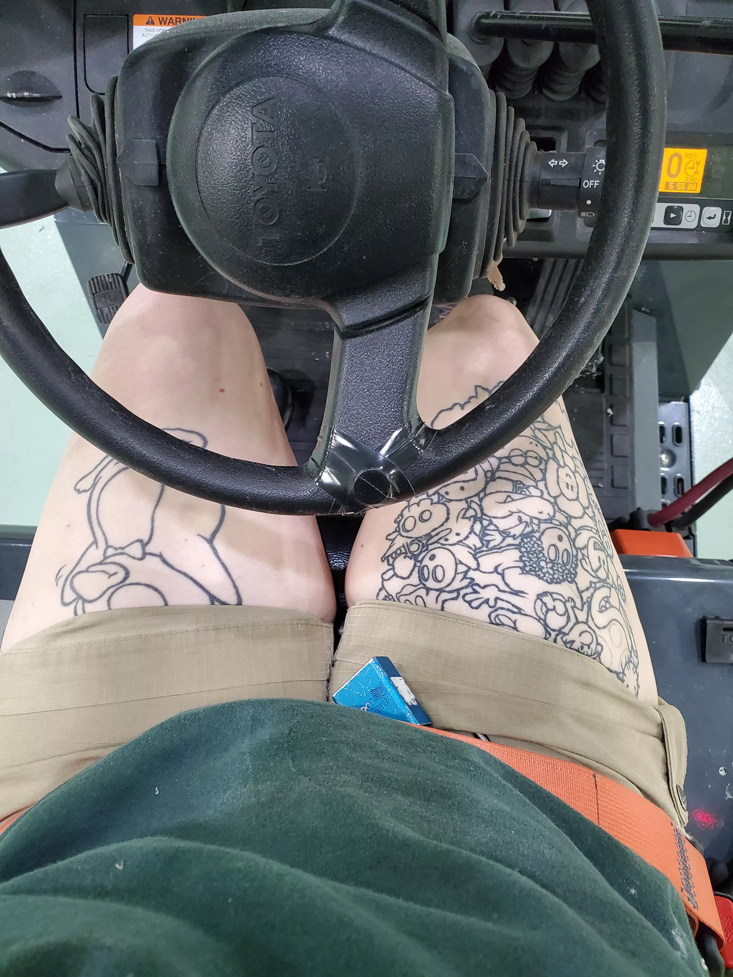 Work Shorts, Sitting Thighs in the Forktruck ;)