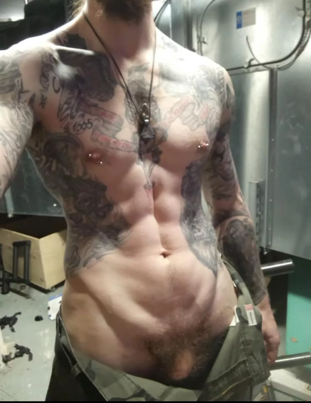 Workout done, here's a locker room picture. (M).