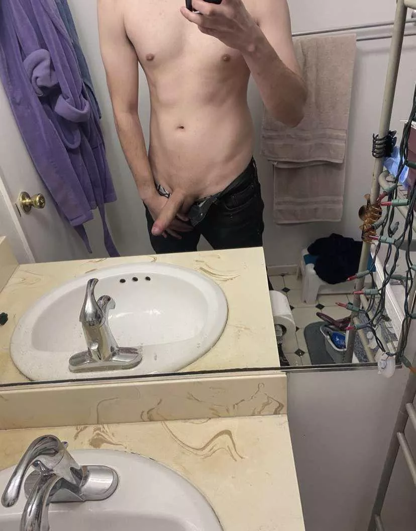 Would you come over when my girlfriends at work and play with me?ðŸ˜ðŸ˜ˆ (m) 24