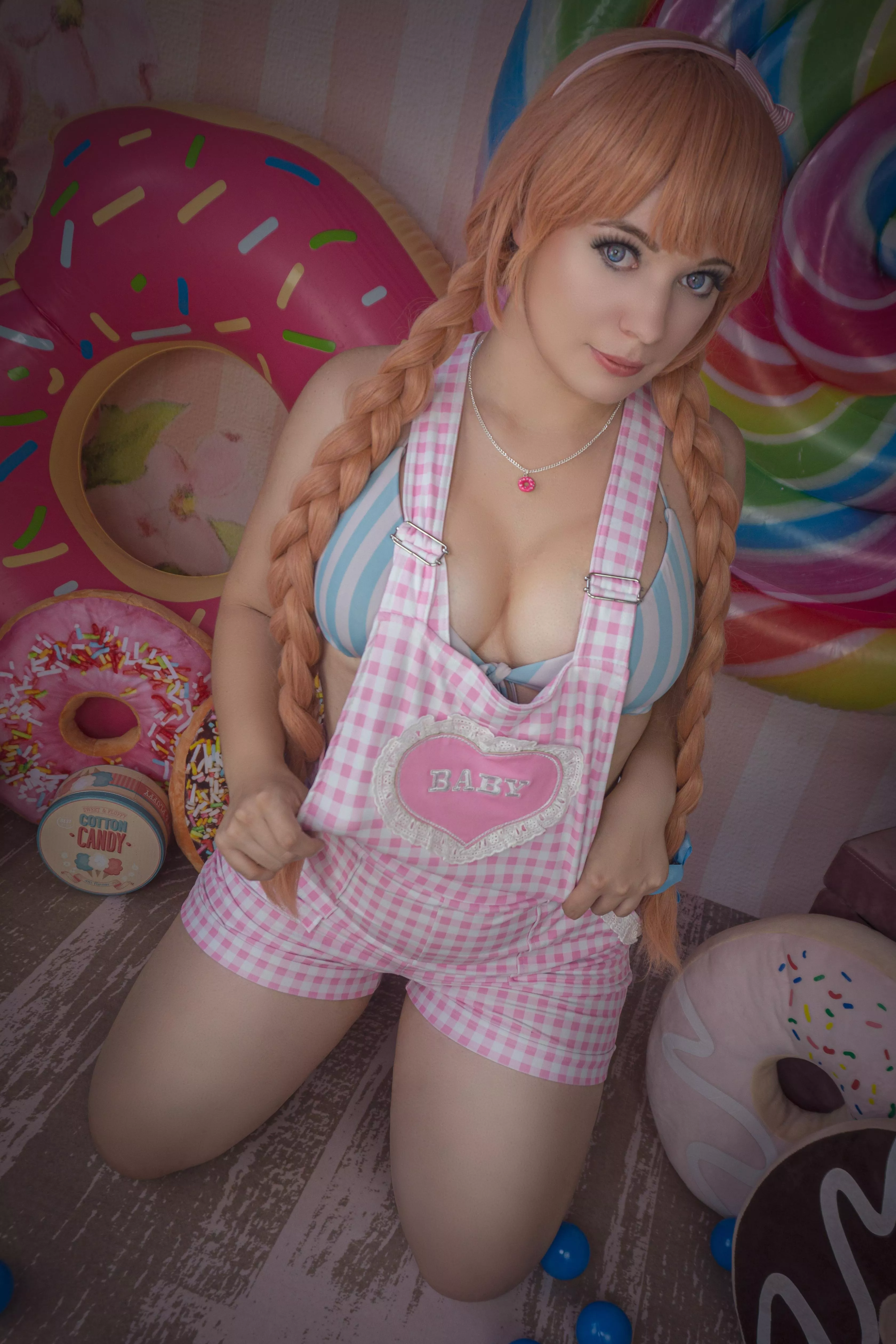 Would you give this girl some DoNuts? (By Lysande)