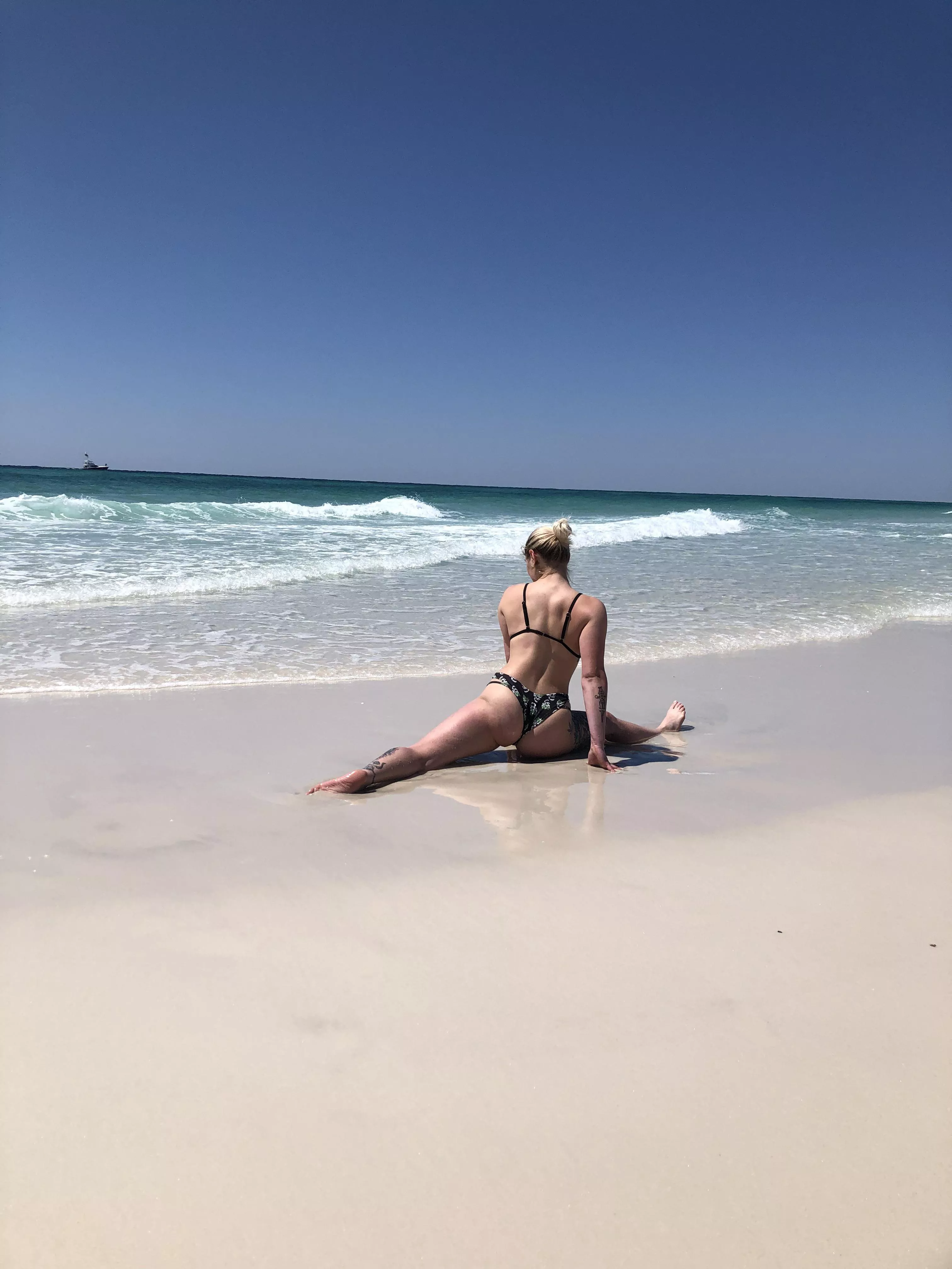 Would you join me for a yoga session the beach 😜💕