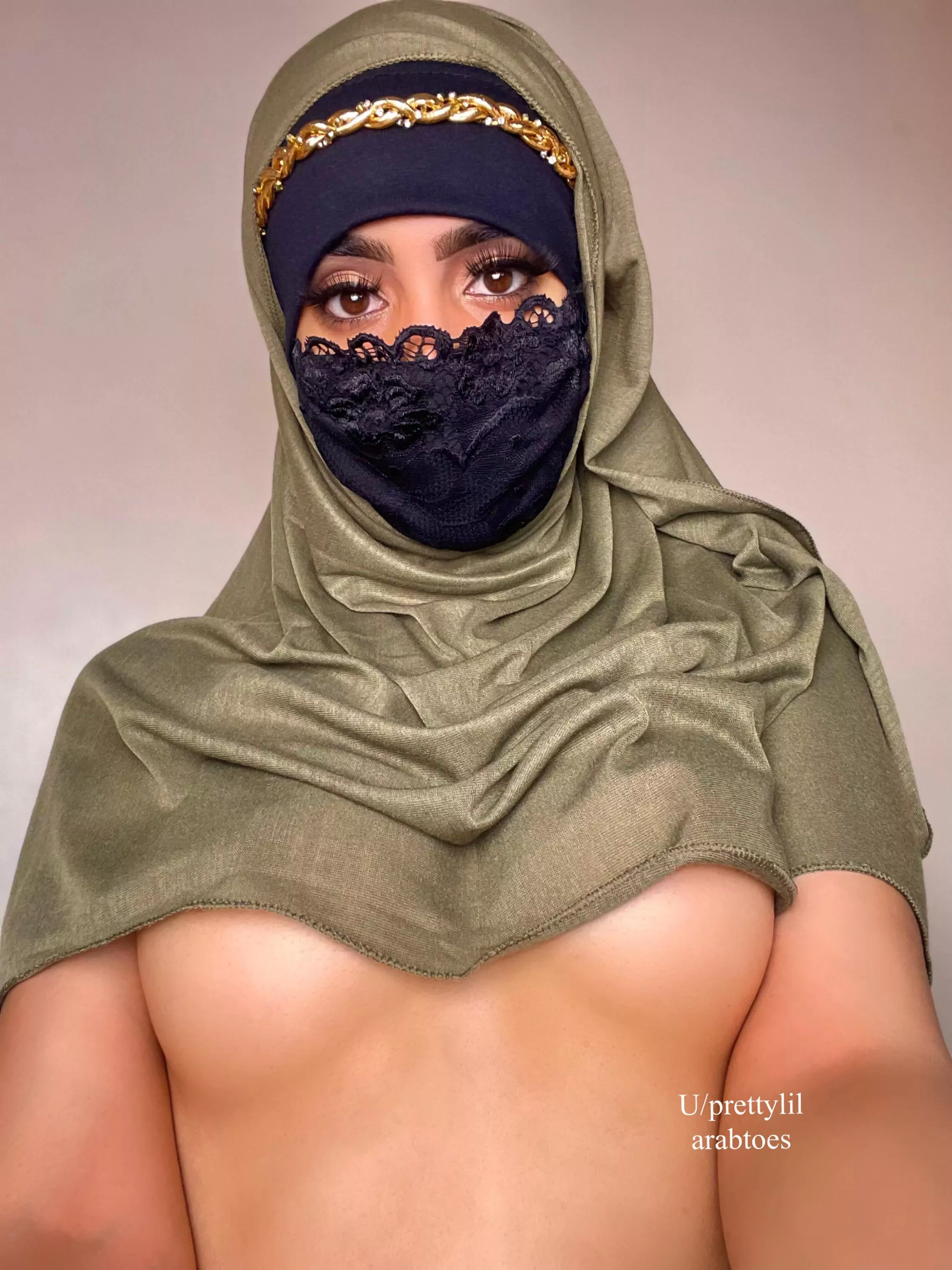 Would you let a Muslim girl suck your boner?😈