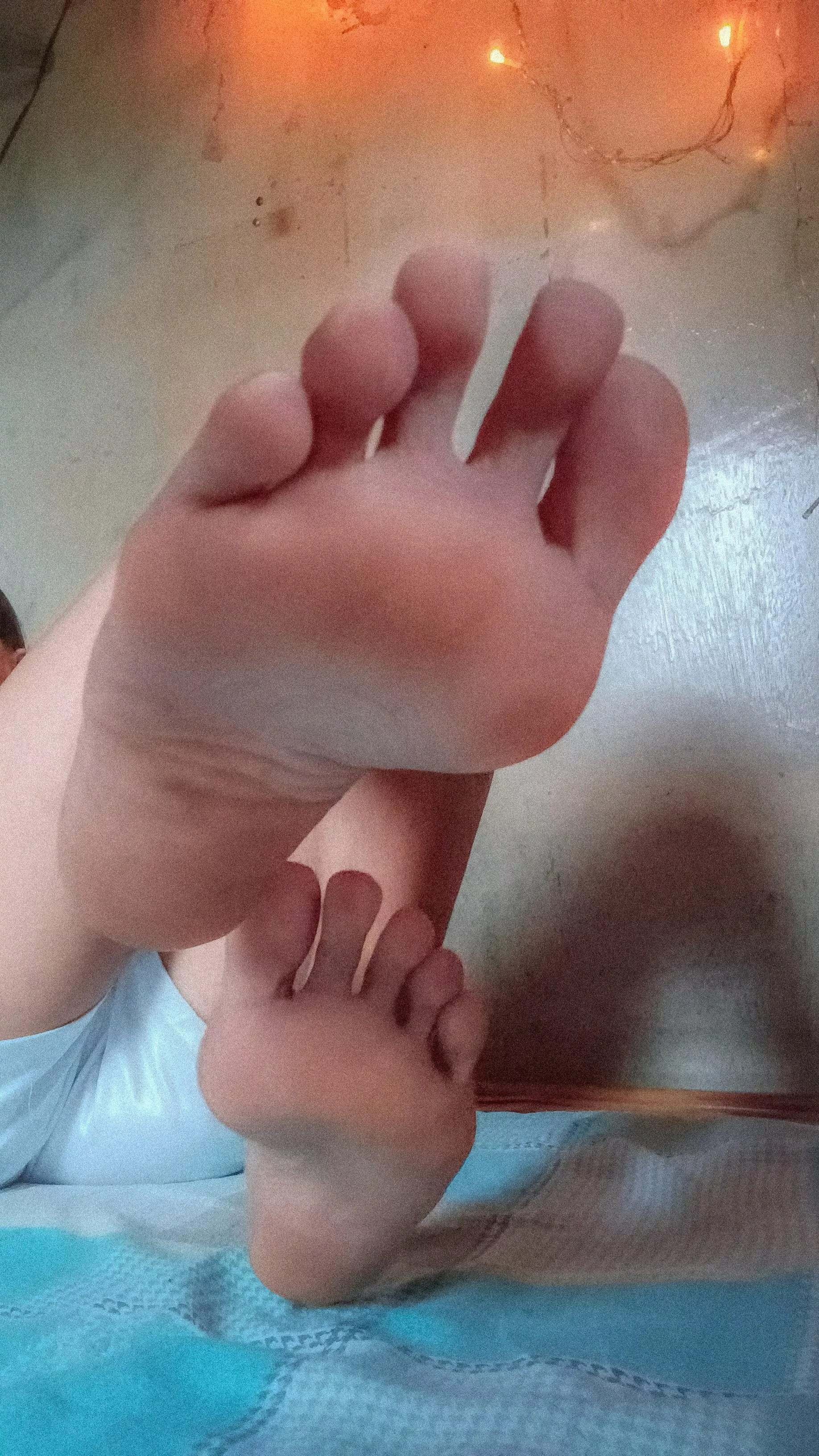 Would you like to lick these soft pink soles? I know you can't resist them. 🤤 You should check my comment down below😘👇