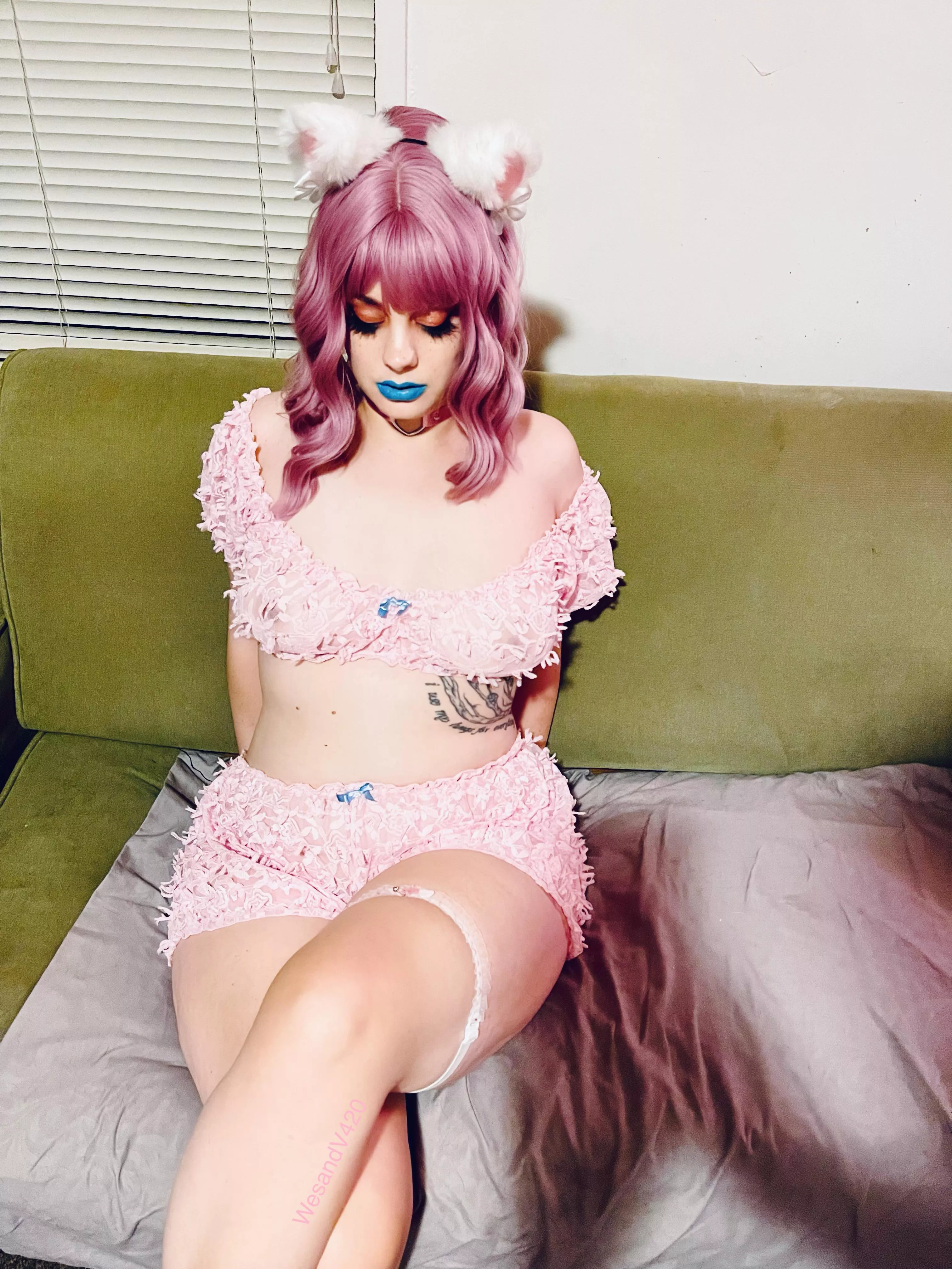 would you masturbate to my pastel goth nudes if I ever sent you some ?