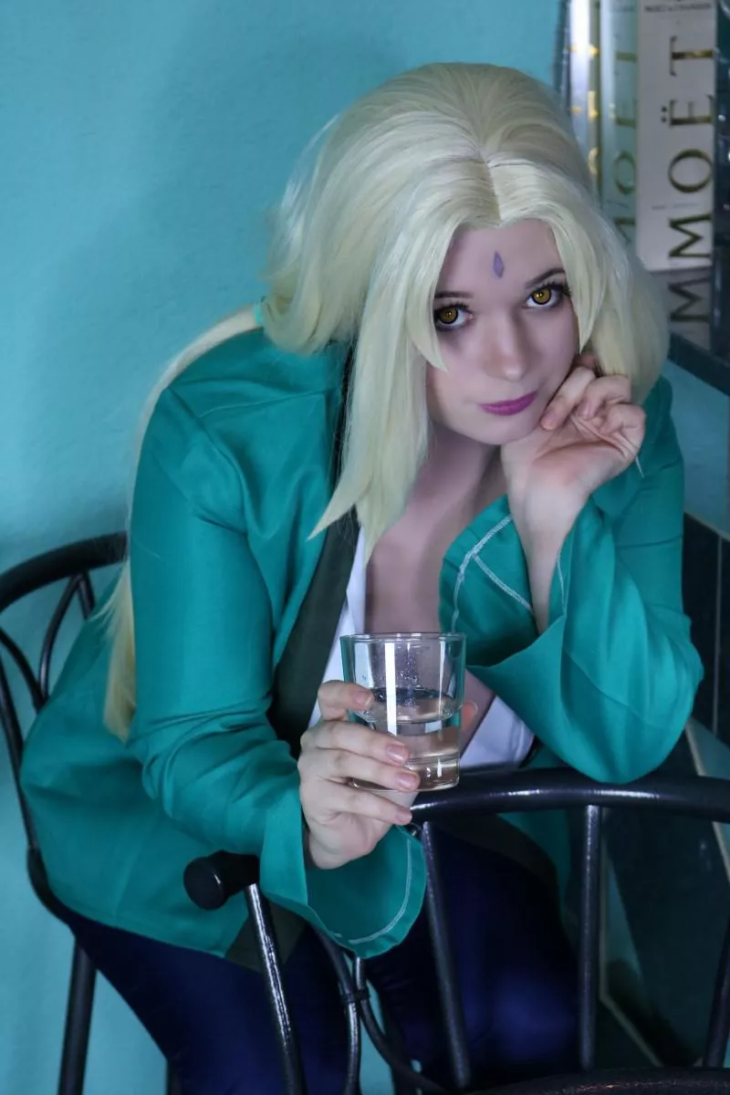 Would you meet up with Tsunade at a bar? (By Lysande)