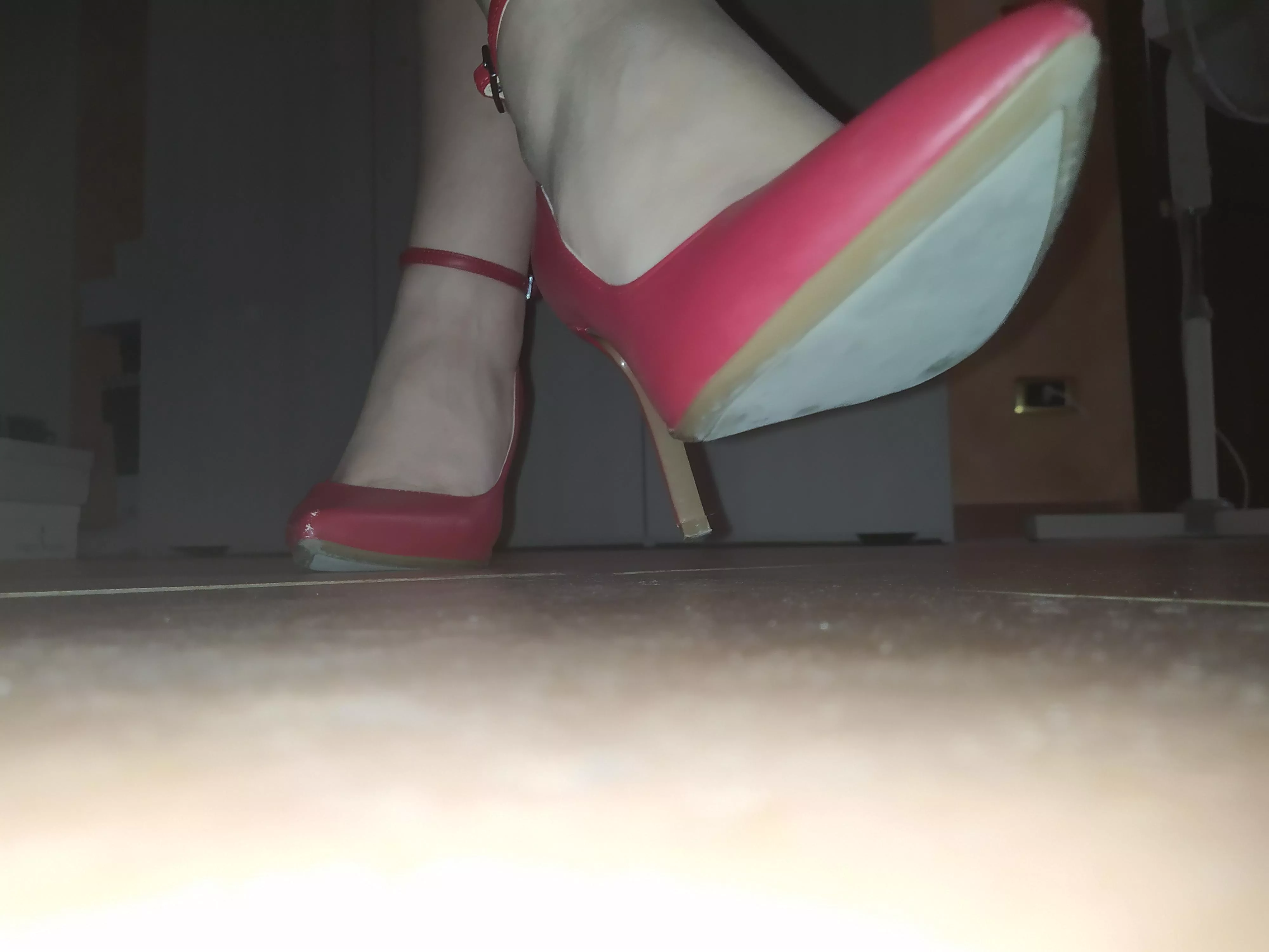 Would you play with my red heels?👅