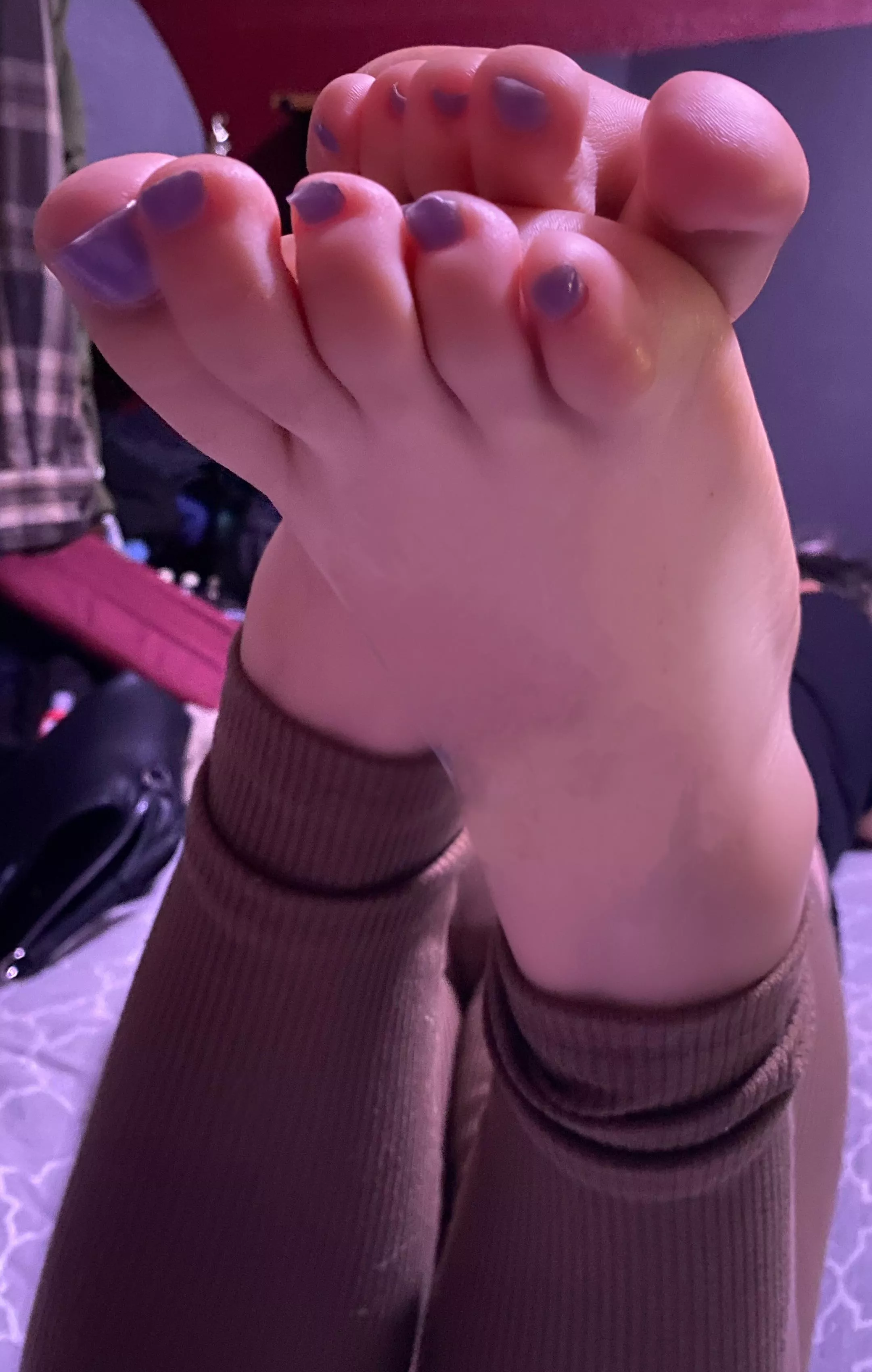 Would you use my feet? ðŸ¥°