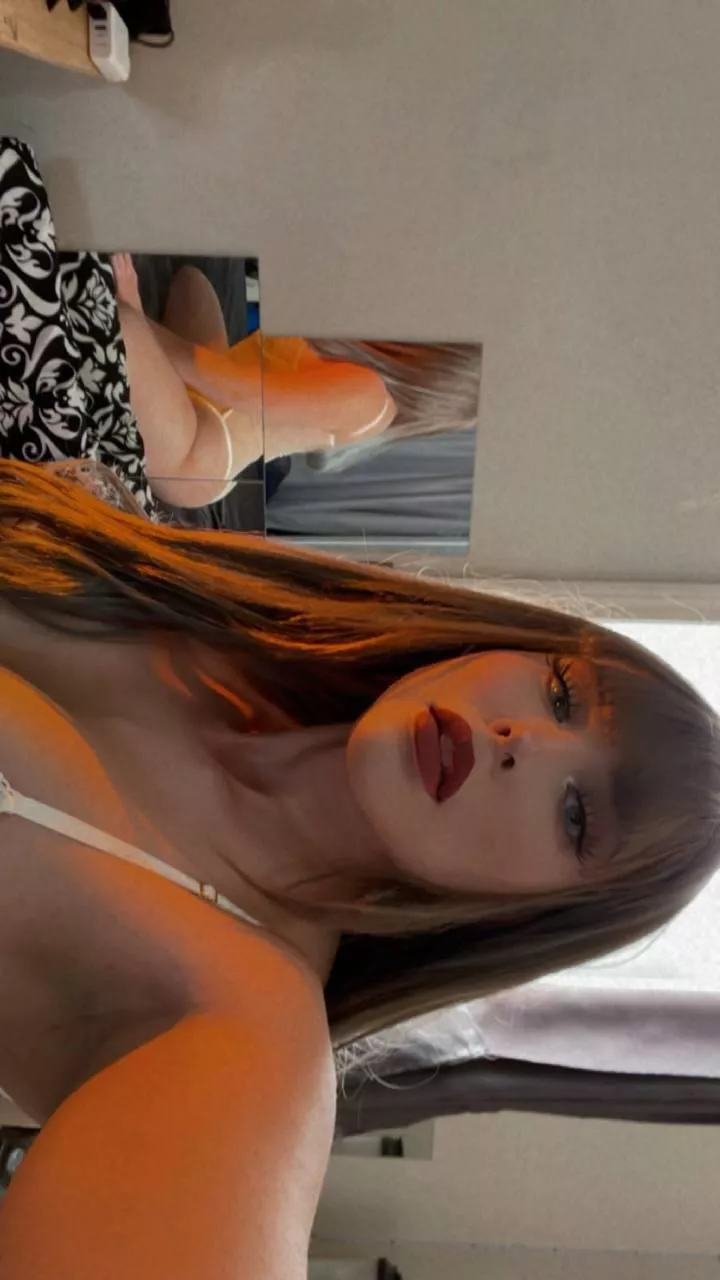 Would you watch me get fucked on cam ?