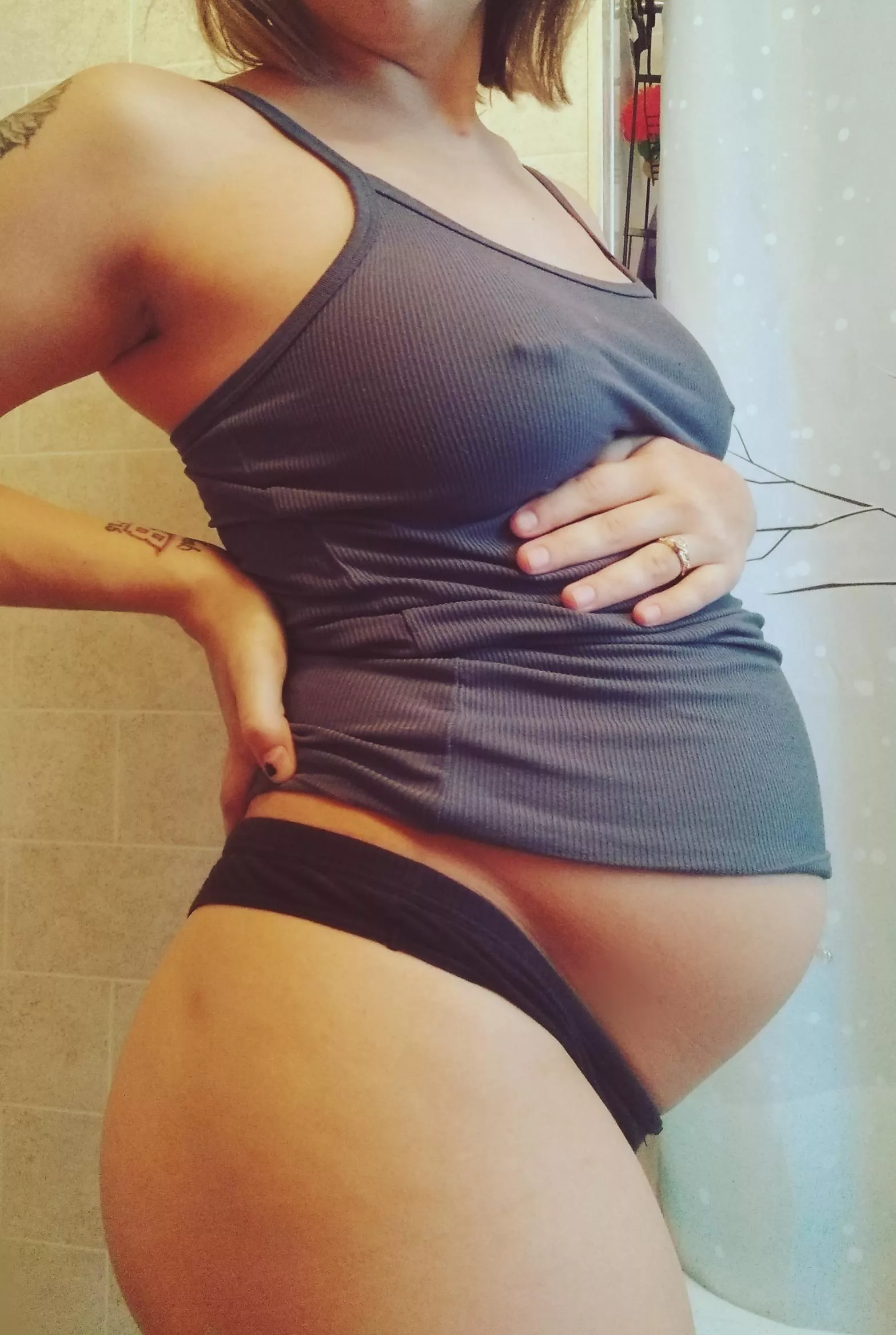 wouldn't you like to find out how horny pierced pregnant girls are? 🤤