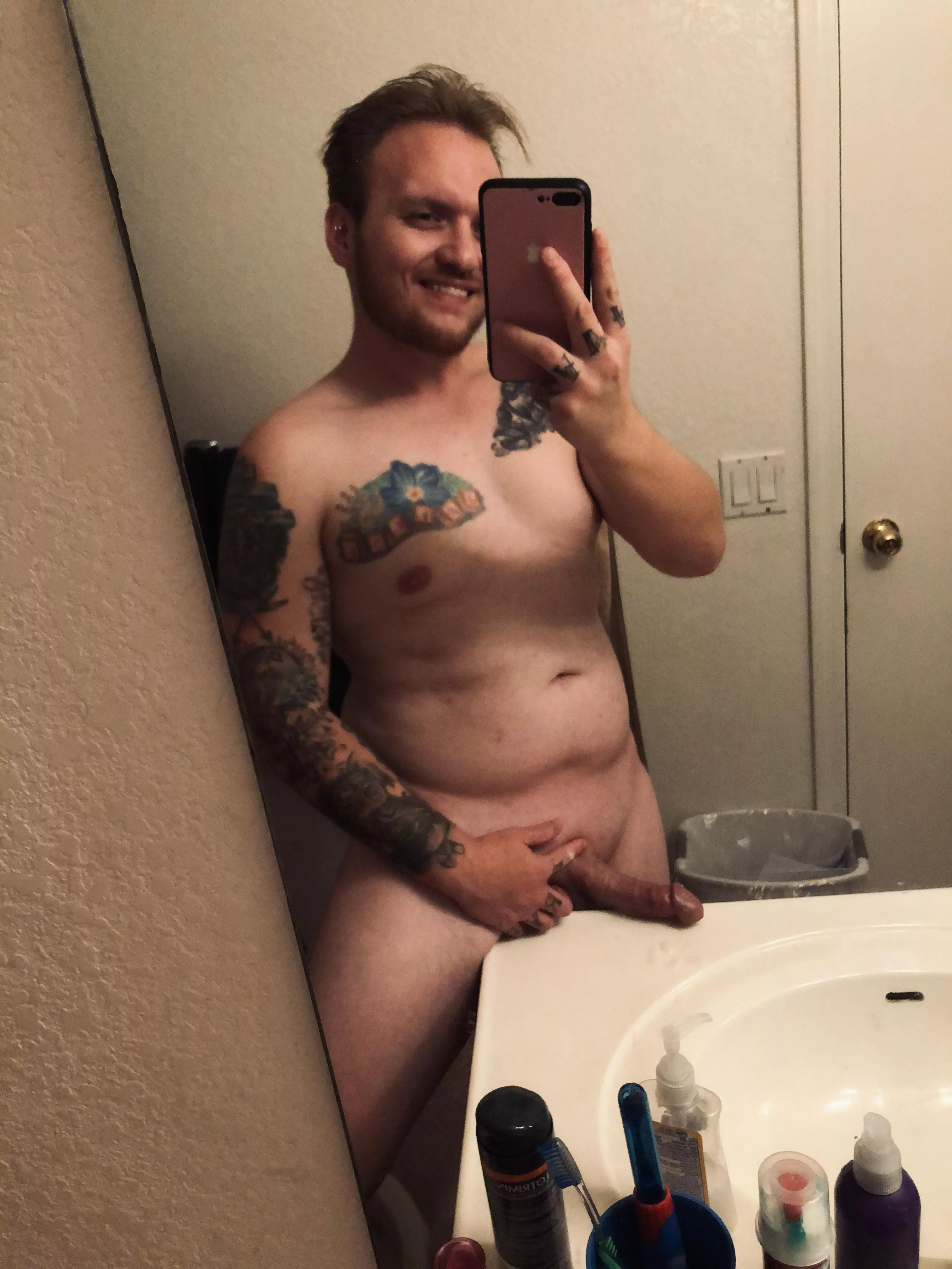 yâ€™all enjoyed my first post, hereâ€™s some more of this dad bod and hard cock