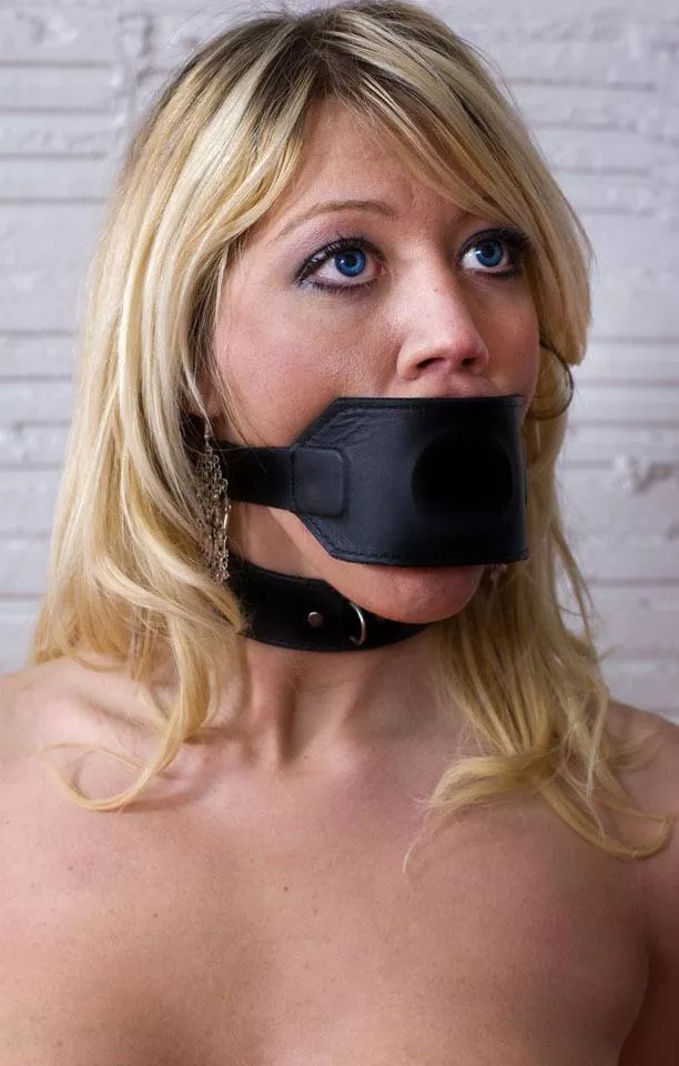 you can see the cock stuffed inside the gag ;)