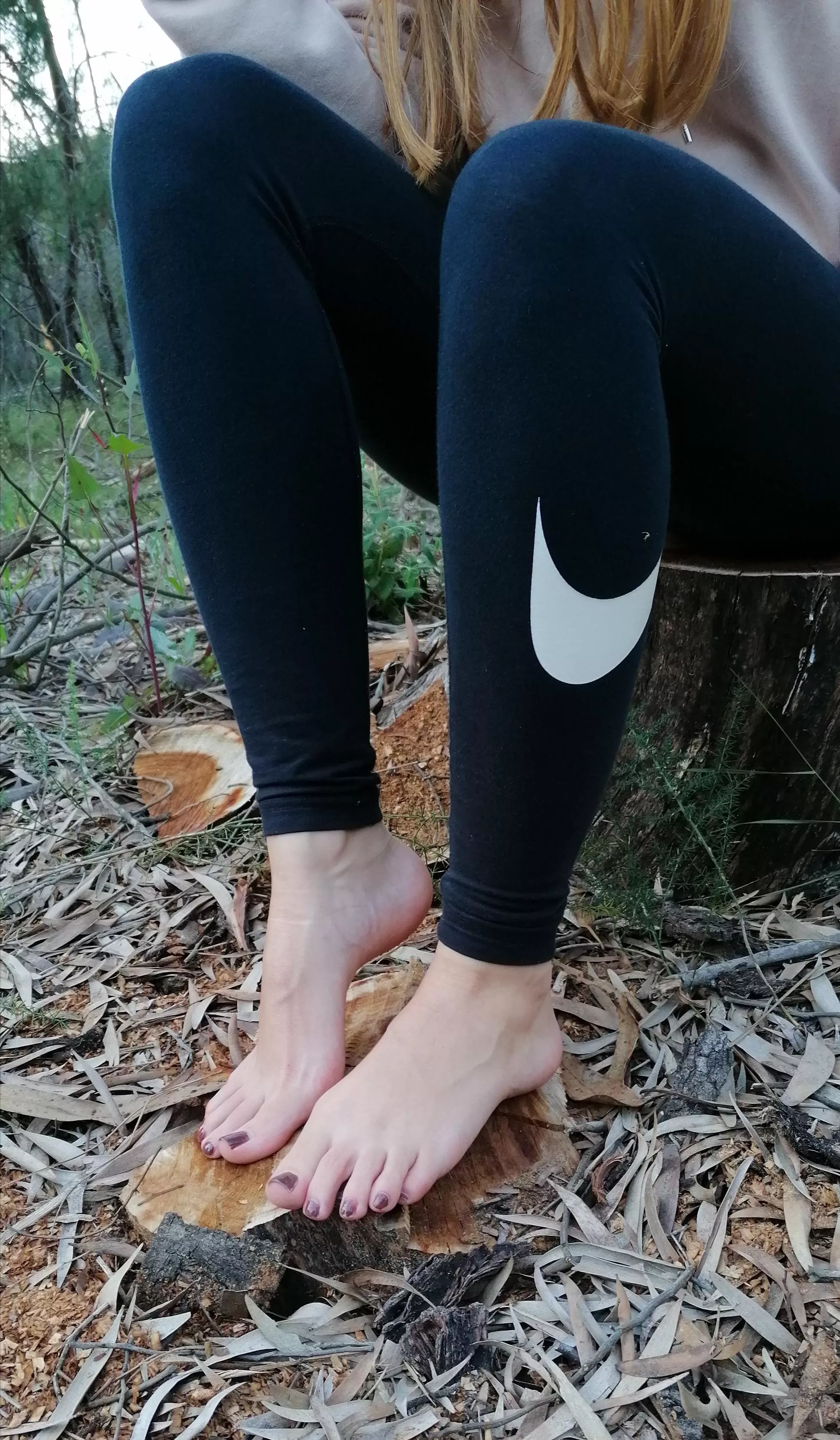 You wouldn't resist my natural arches and sexy toes like this in public, don't even try 😬😉