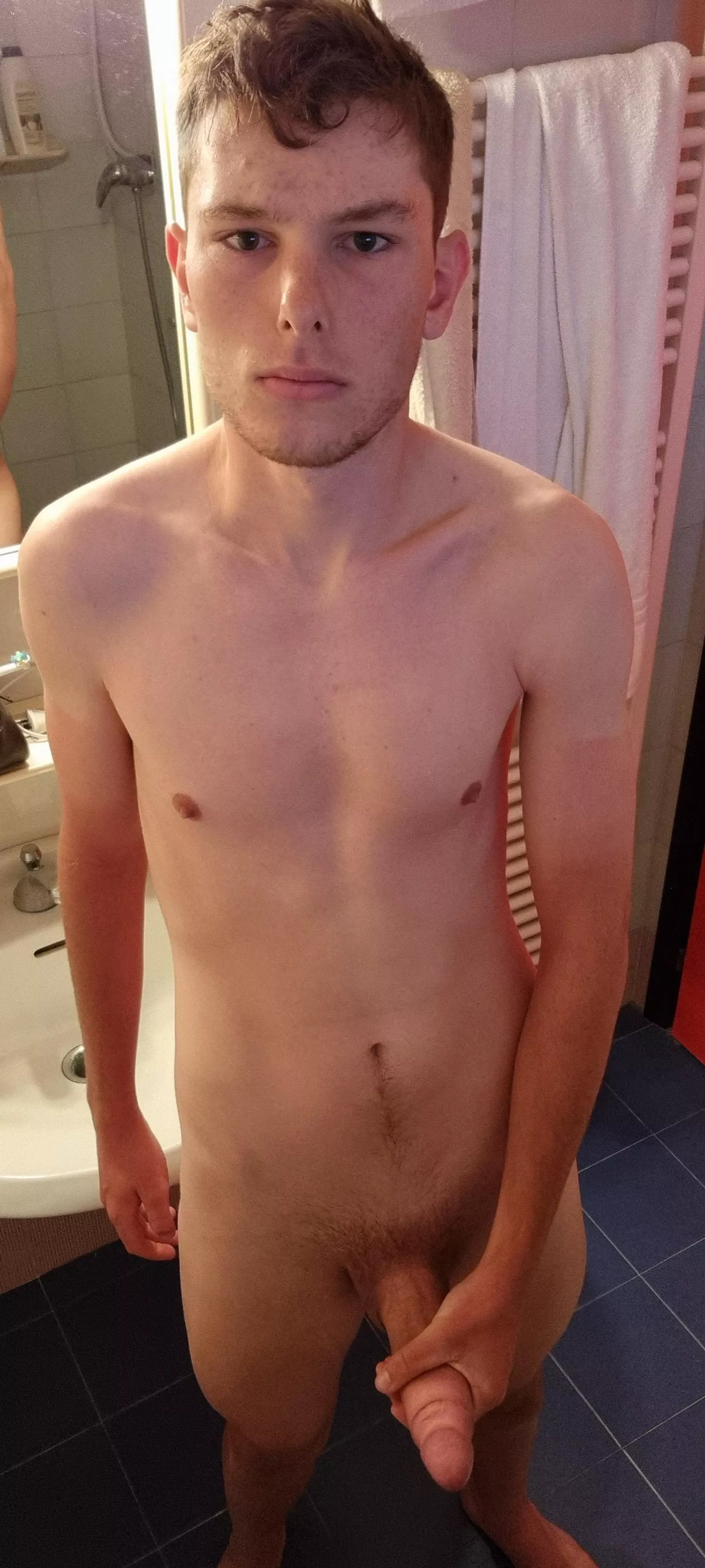 Young, hung and ready to full you with cum 😈