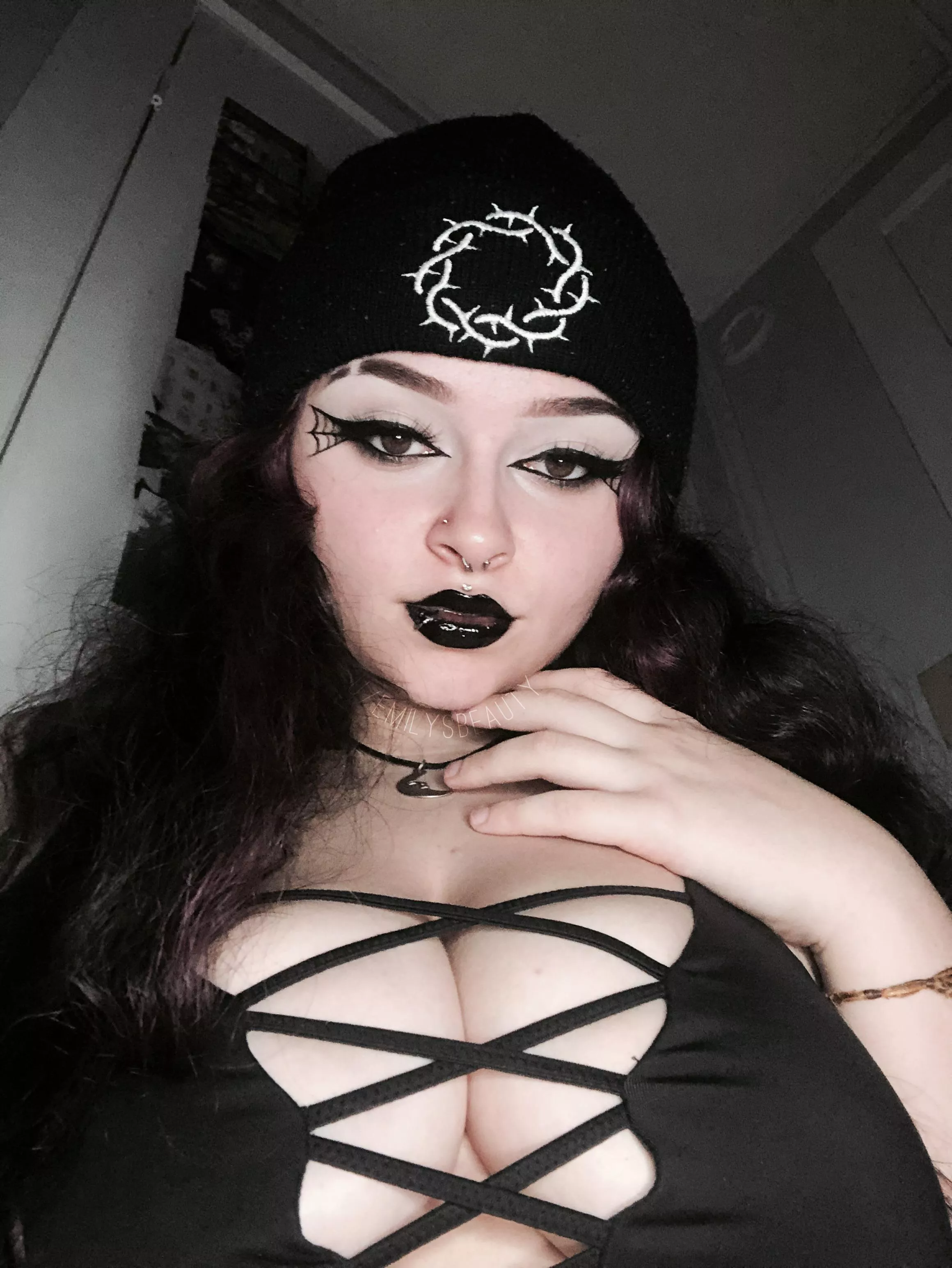 your big titty goth online gf hereðŸ‘‹ðŸ»ðŸ–¤