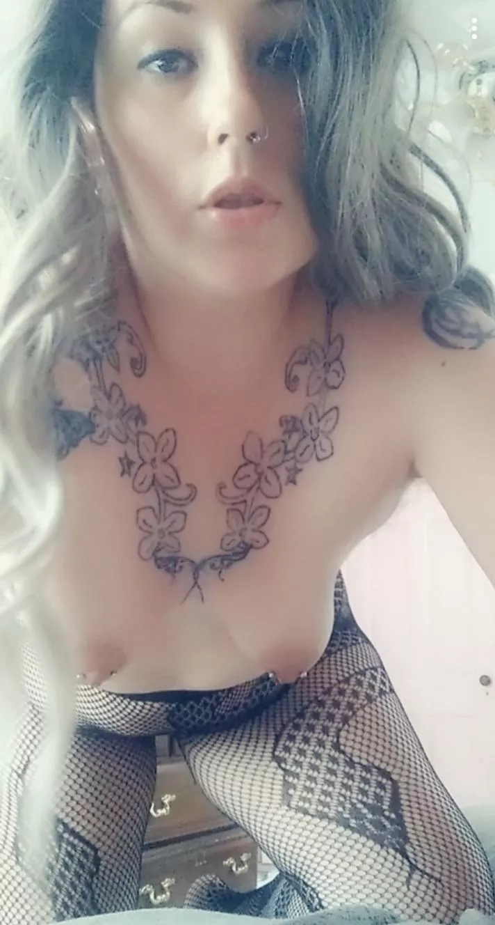 Your favorite kinky milf~NO PPV~full length vids for subs multiple times weekly~dick rates~customs~fetish content available (sph/beta/mommy) come play! ðŸ‘¿