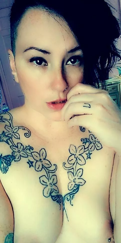 Your favorite milfie~NO PPV~full length vids for subs multiple times weekly~dick rates~customs~fetish content available~come play! ðŸ‘¿