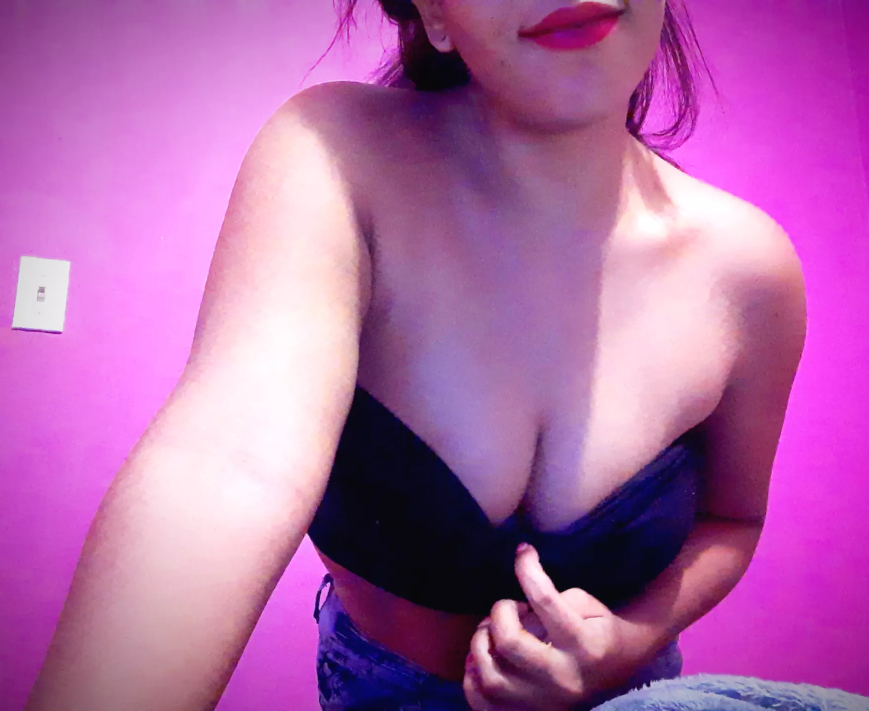 Your horny goddess is here.💋😈Are you ready yo have your balls drained by me?💦😉 [cam] [sext] [gfe] [dom] [sub]