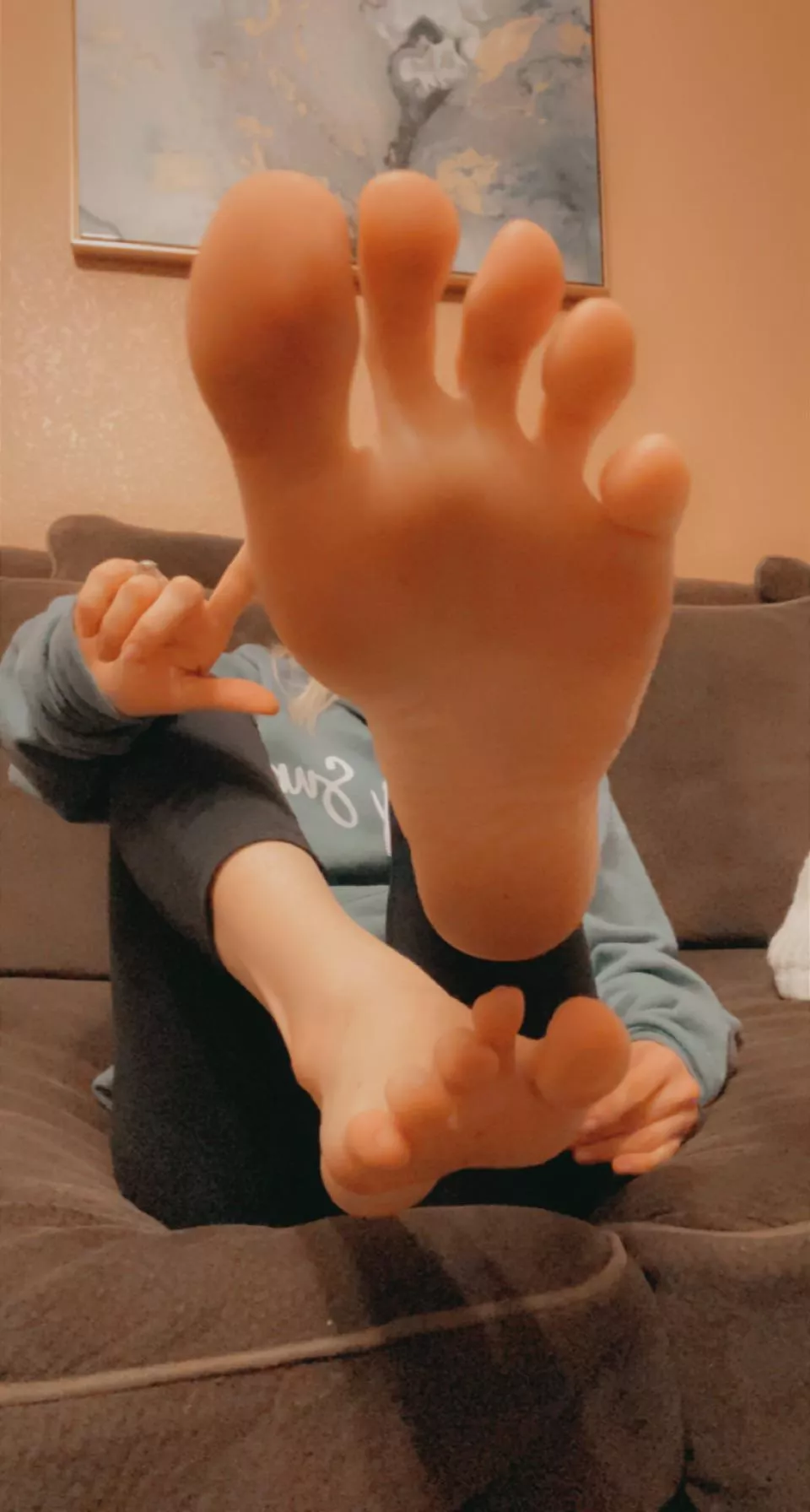 You’re a simp for my soles [Domme]