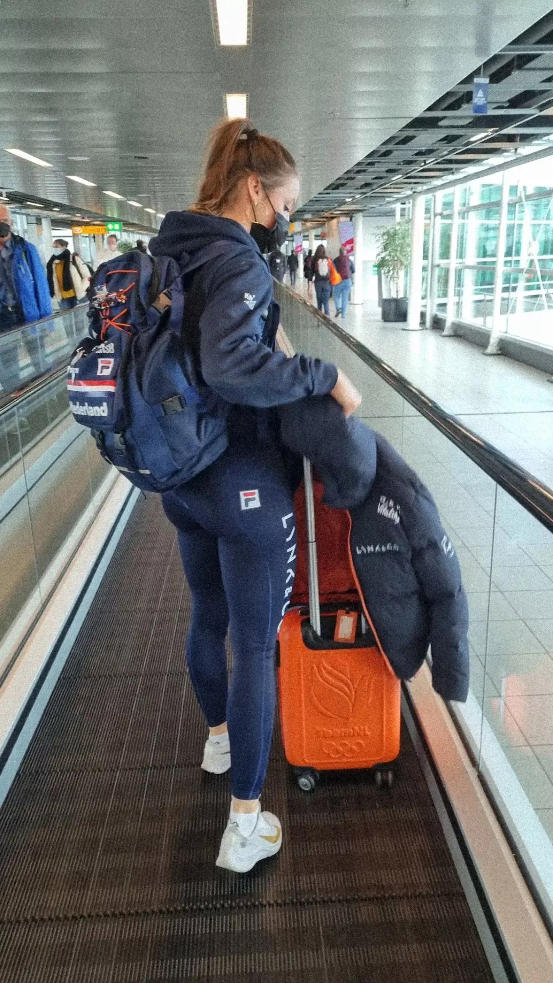 You're late for your flight but you catch sight of Suzanne Schulting 's beautiful, tight ass as you're rushing along. Would you slow down and admire or do you continue rushing?