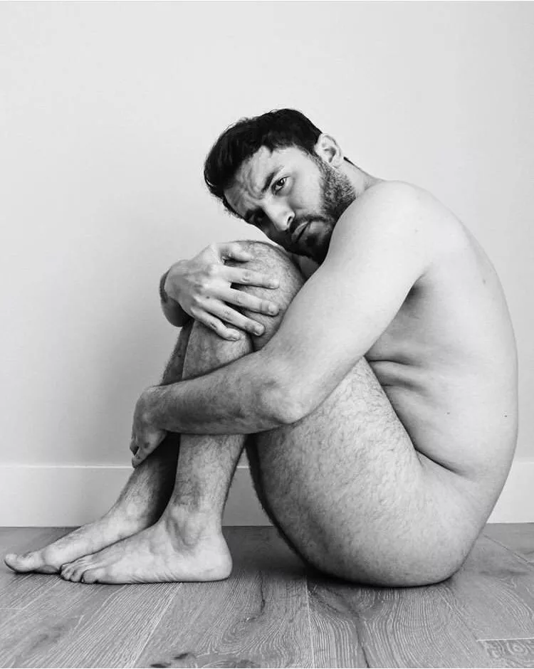 Zane Hijazi poses nude for insta.